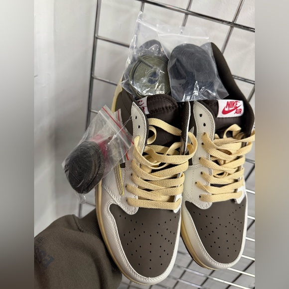 Nike Air Jordan 1 Retro Low OG SP Travis Scott Reverse Mocha Mens 9.5 - Picture 13 of 14